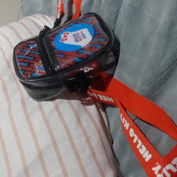 Hello Kitty Special Edition Crossbody Bag - Picture 3 of 7